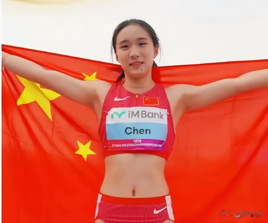 短跑新星陈妤颉星光灿烂！她有三大特点！16岁，还是一个孩子，浙江选手陈妤颉却在竞
