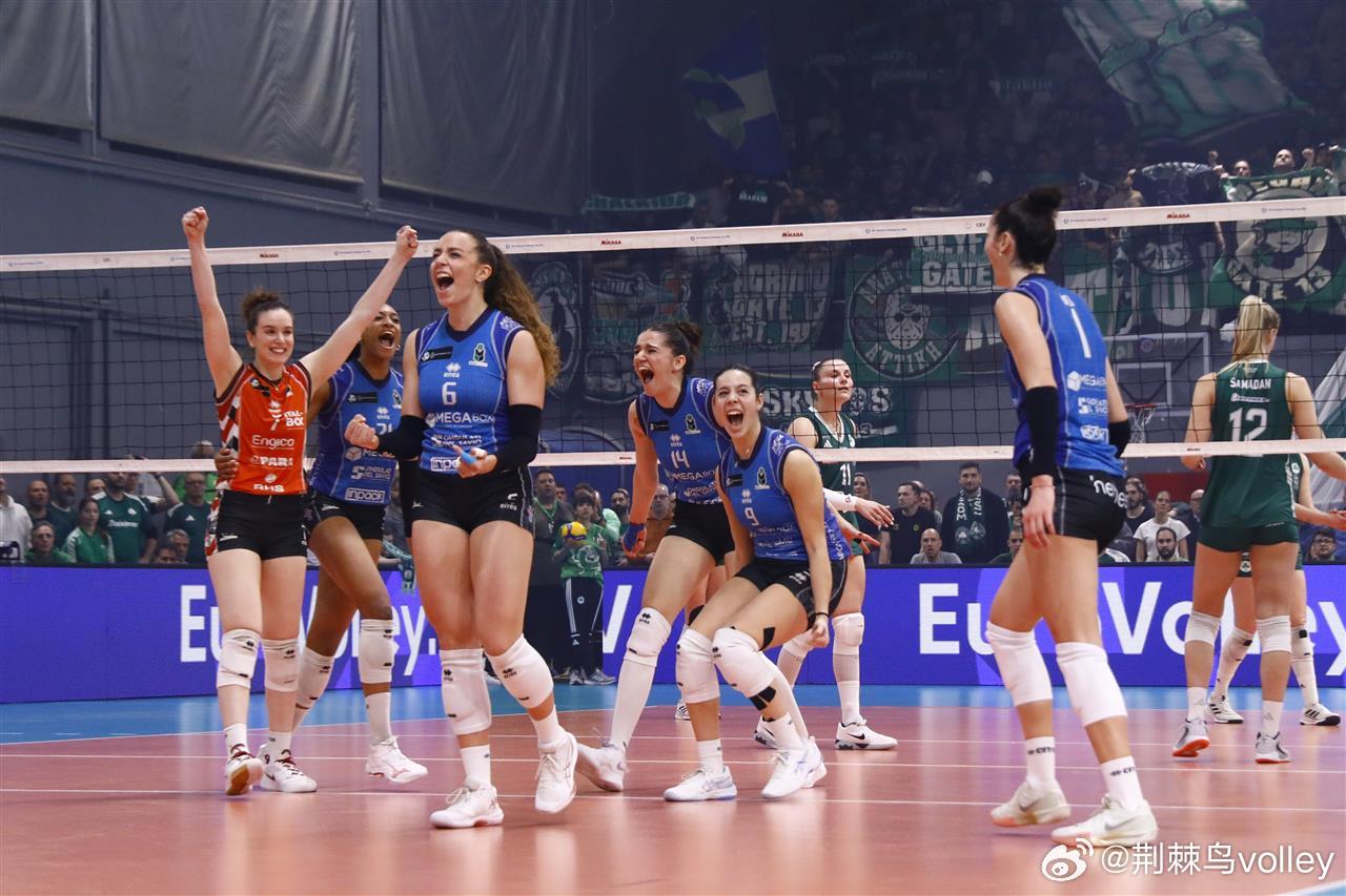 【女排欧挑杯 瓦莱福利亚零封帕纳新奈科斯夺冠】女排欧挑杯决赛，意大利瓦莱福利亚客