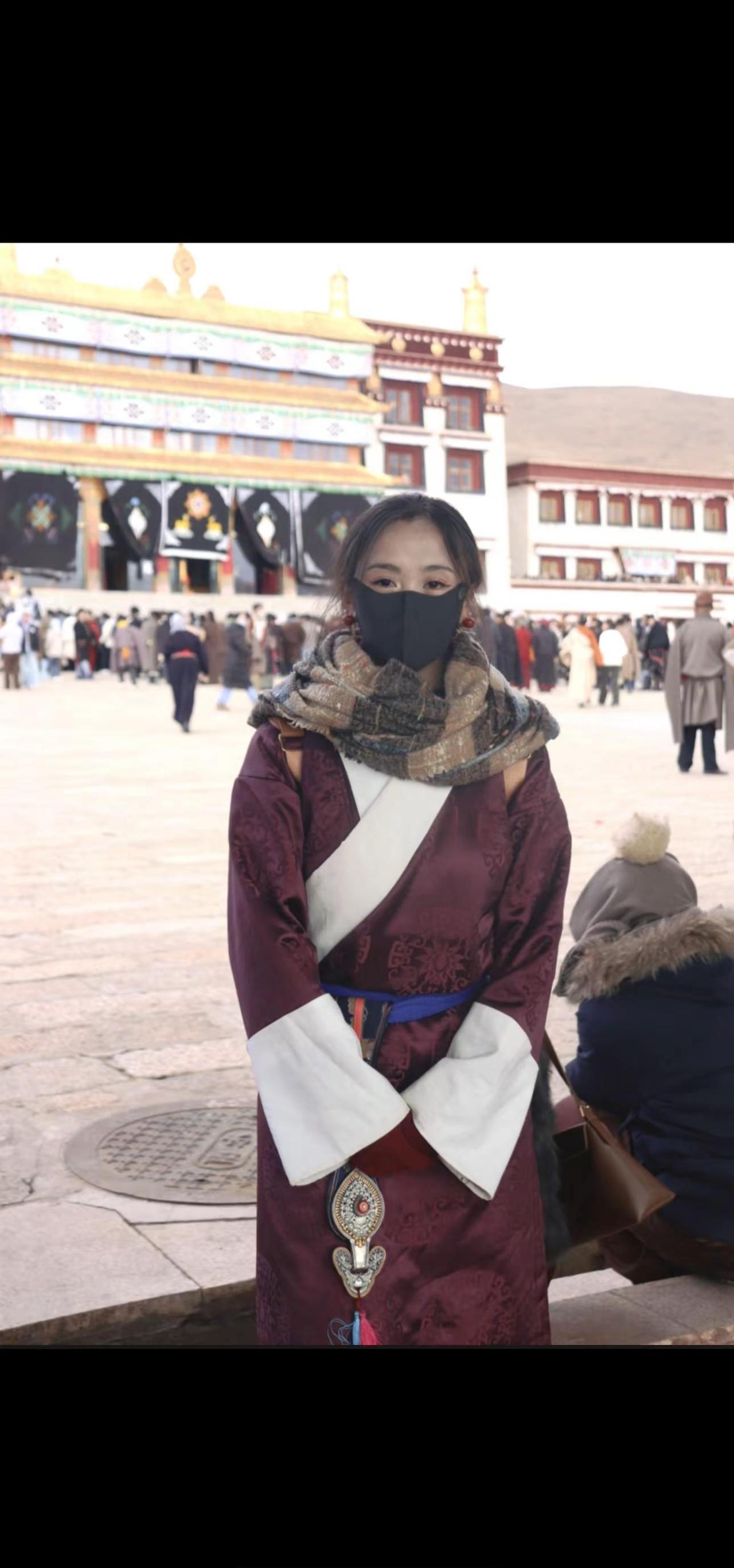 突然没那么多想要的了， 只想安安稳稳的生活一年又一年🦋