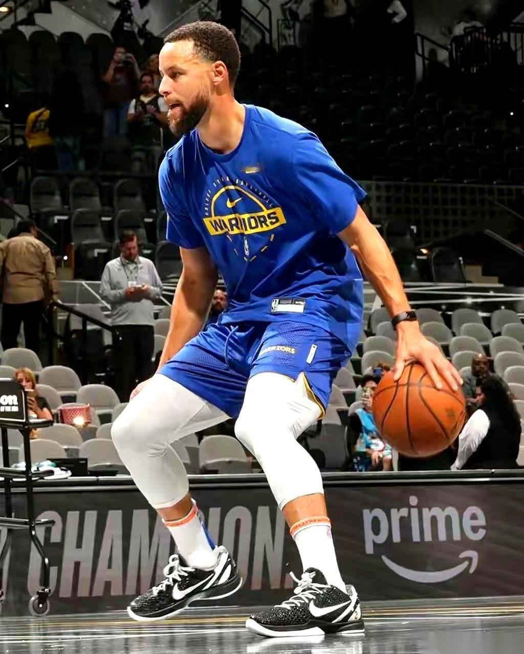 这届NBA哪有什么神仙，说白了，全是渡劫的凡人。
哈登，以前是夜店小王子，现在胡