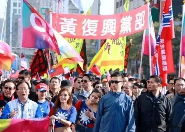 黄复兴党部由来……！
    黄复兴党部由蒋经国1955年10月筹设；1956年