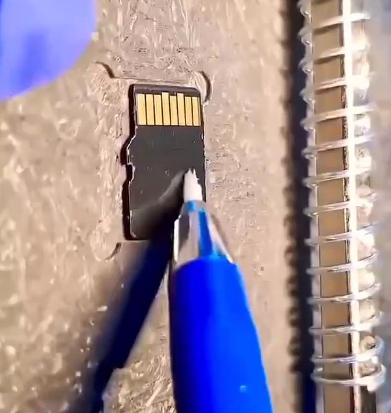 没有见过复原SD卡资料的过程吧！这还是一个手工细活呢！关键手要稳啊！