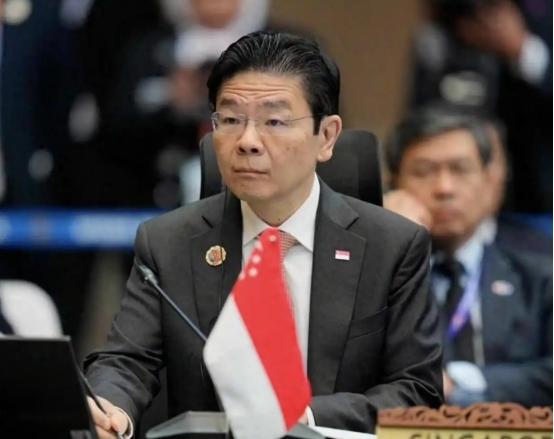 这两天，看到中国如此严厉制裁日本，当初还替日本讲话的新加坡总理黄循财可谓是瑟瑟发