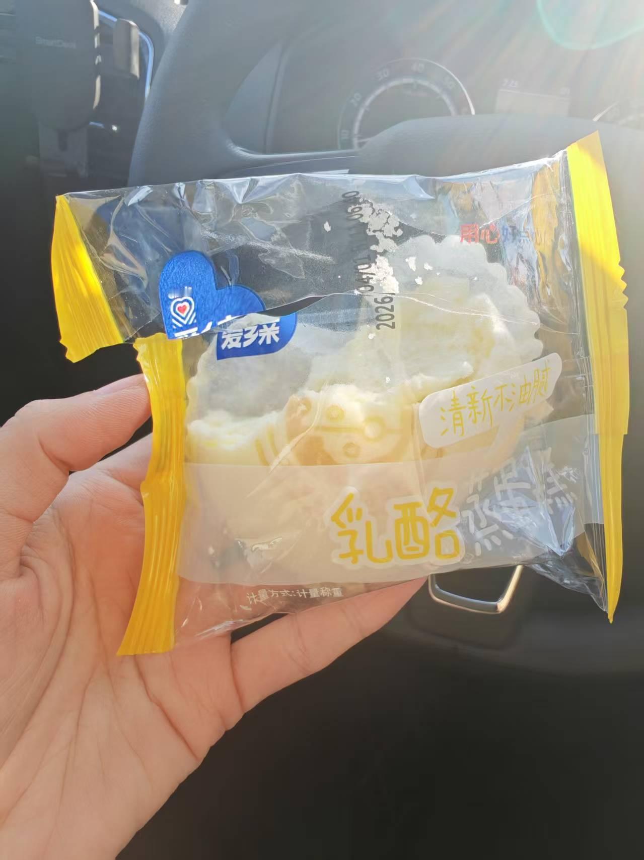 好想来测评爱乡亲乳酪蒸蛋糕，口感绵密湿滑，乳酪味道明显，甜度适中推荐