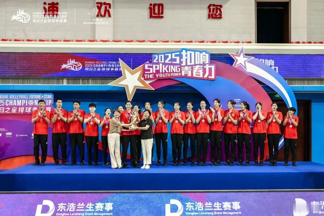 中国U21女排中国U21女排为世锦赛热身  　 7月19日，2025年上海明日之
