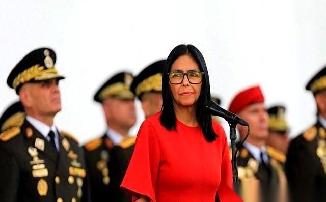 凌晨三点，加拉加斯，美国特种部队带走了总统马杜罗。
72小时后，接任的代总统德尔