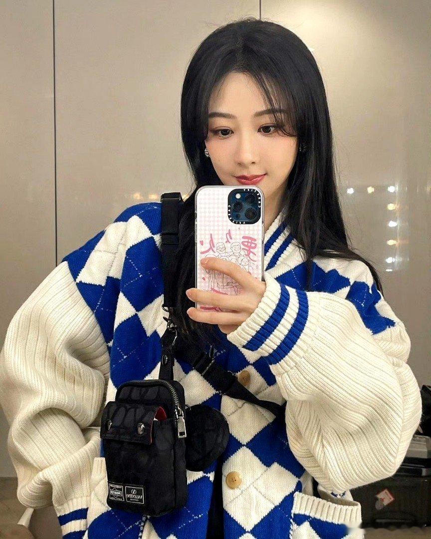 #杨紫牛奶蓝莓妆##杨紫女大对镜自拍# pljj[送花花][送花花][送花花] 
