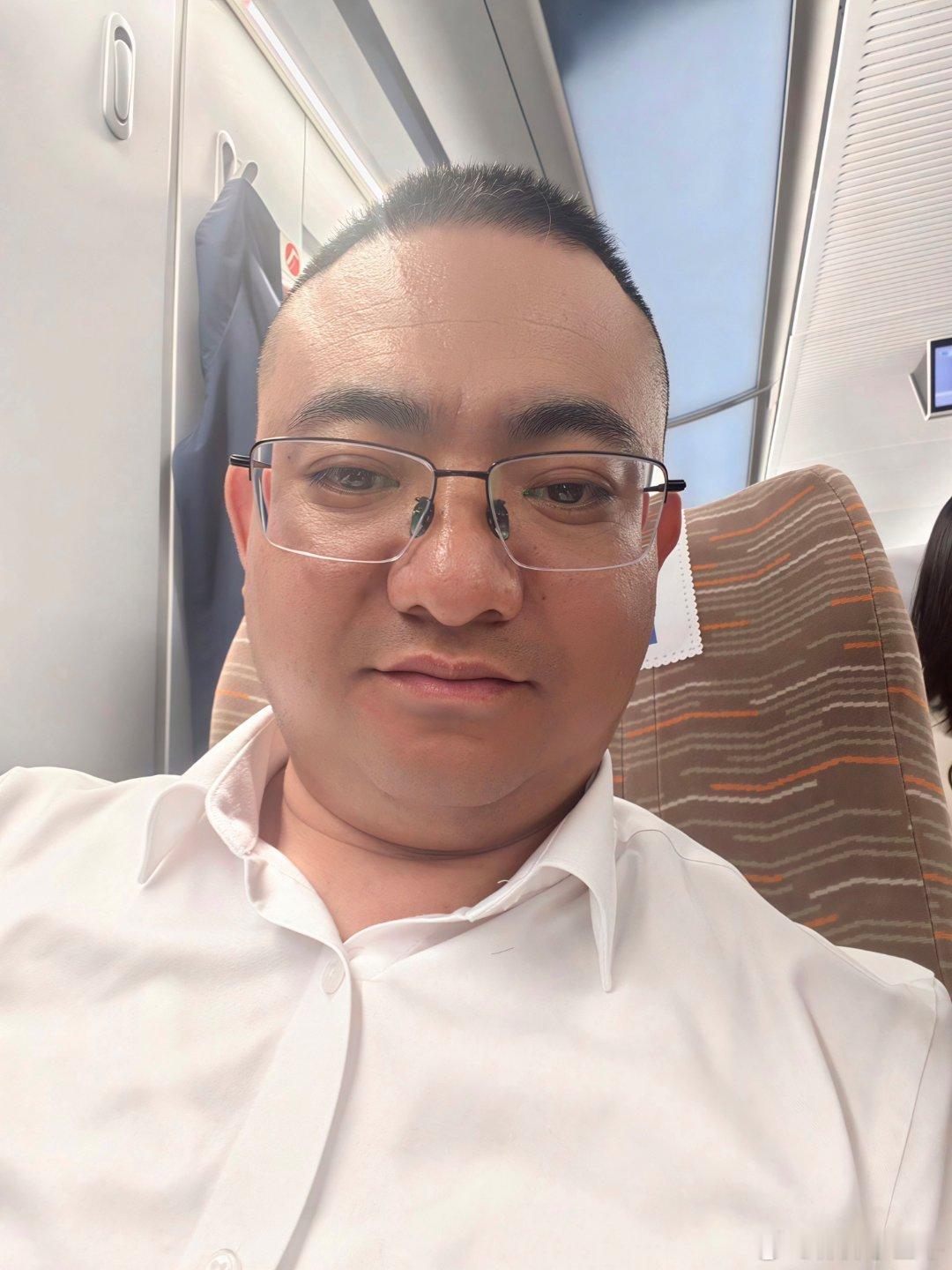 律师工作，既是体力活，更是智力活。体力，体现在奔波之中。往返看守所会见当事人，辗
