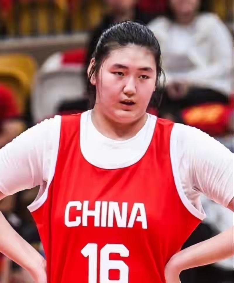 2028年中国女篮的核心？别问，问就是张子宇！这姑娘往那一站，就是妥妥的“降维打