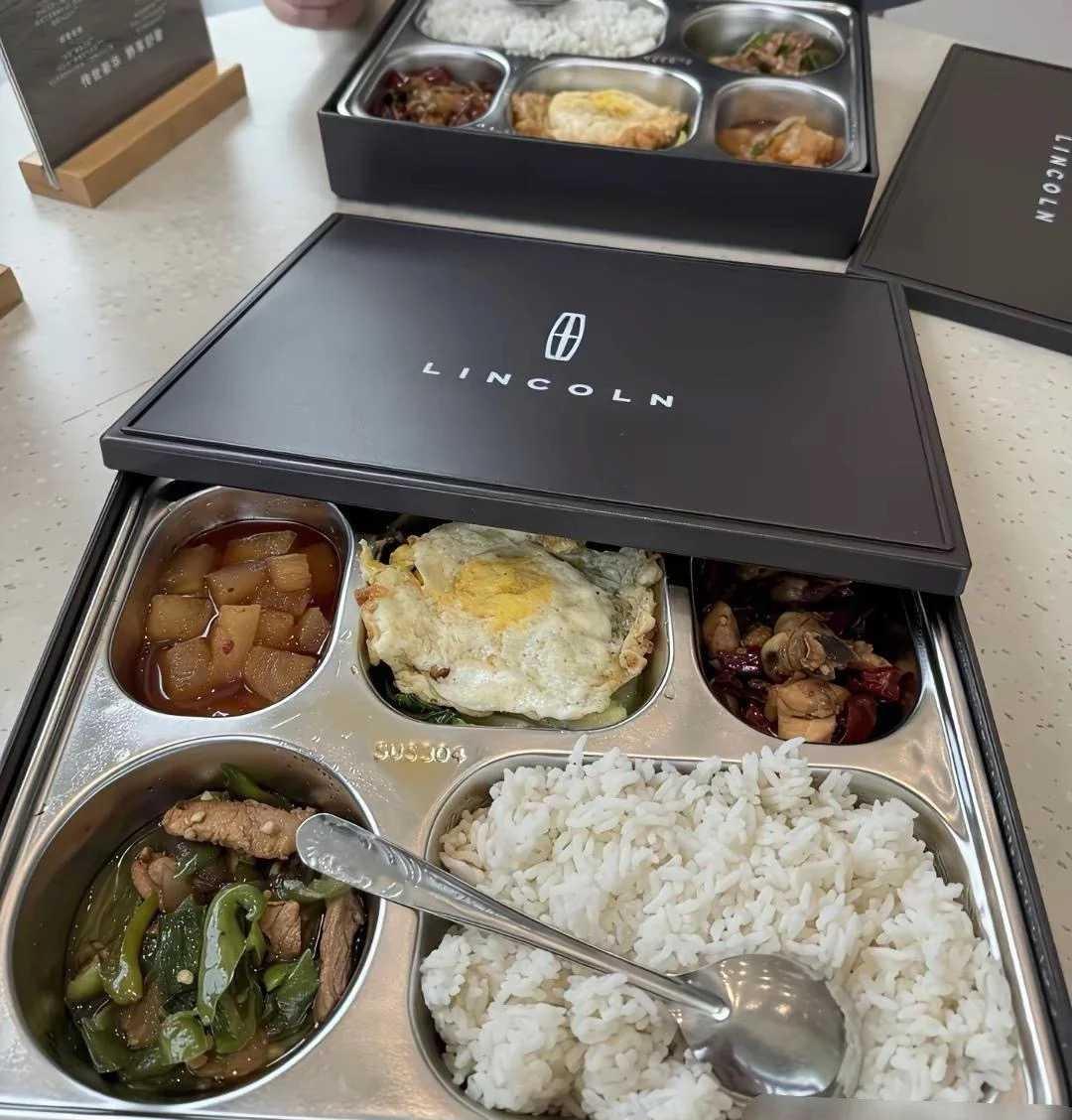 难道是比亚迪提供的午餐太好了？看林肯这也就15元的标准吧，外包装漂亮点，可也不至