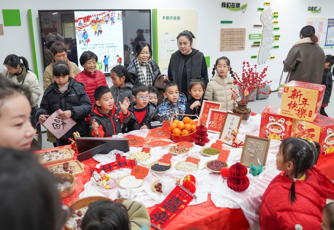 🥣 腊八到，暖心到 🥣一碗热腾腾的腊八粥，不仅融合了红豆、绿豆、花生、红枣、