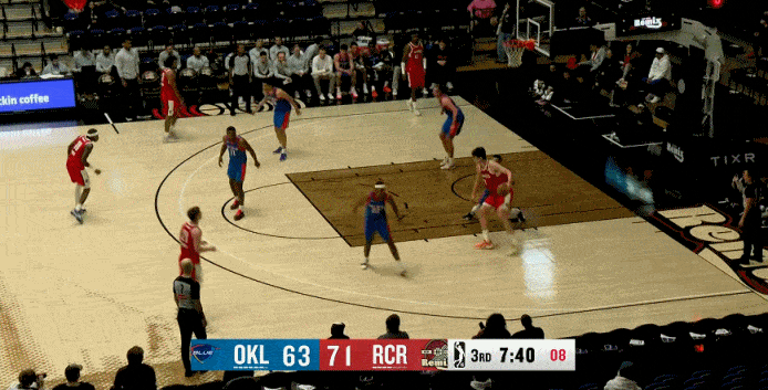 杨瀚森内线予取予求，背转身勾手打进，已经得到16+3+3



杨瀚森打的很出色