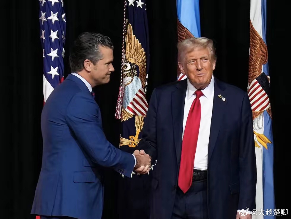 记者问特朗普，你说战争已经大获全胜，但美国防长则说战争才刚刚开始，谁的说法是对的