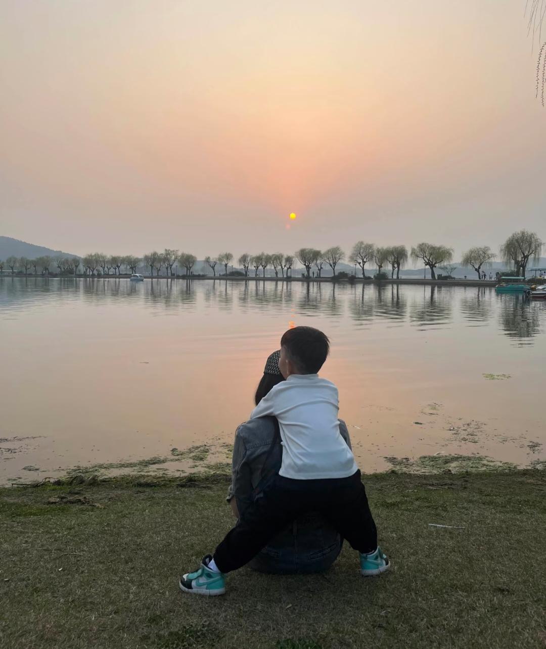 古代的儿子是什么
是财富是地位
女儿才是大家眼中的“赔钱货”!
但你们再看看现在