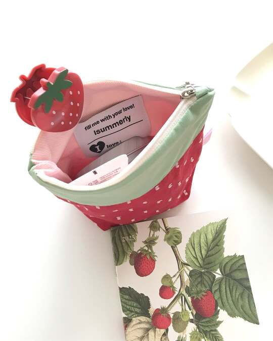 Strawberry pouch 🍓 ♡ Red 🍀 ♥️