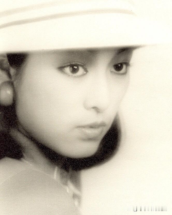 夜在你眼中盛开，亲吻了一片海米雪