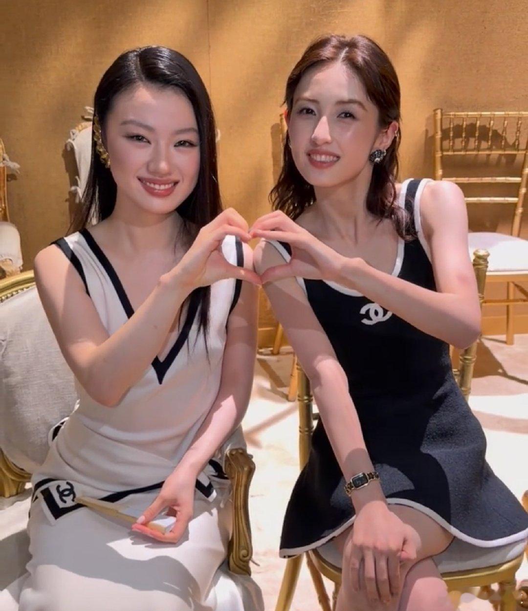 单依纯张子枫比心单依纯张子枫同框比心！单依纯张子枫同框比心