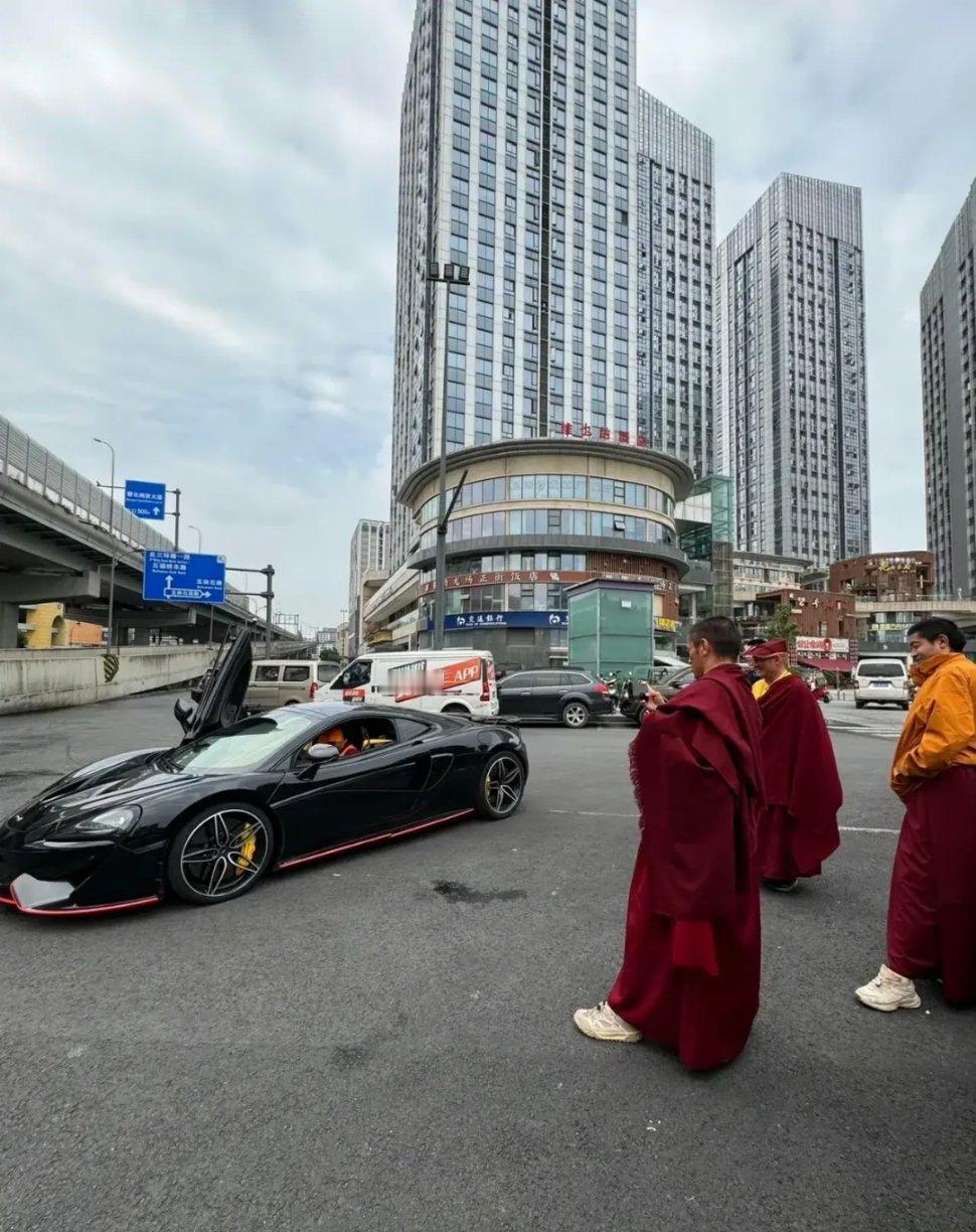 这台车拉轰么 ​​​