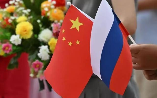 中俄关系将来可能难免会有一场较量，但现在中国为啥还不疏远俄罗斯？因为时机还没到。