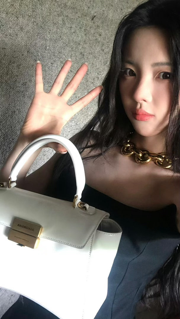 杨超越[超话]杨超越喜剧之王 两年时间火速拿下八支全球🌍广告，Balencia