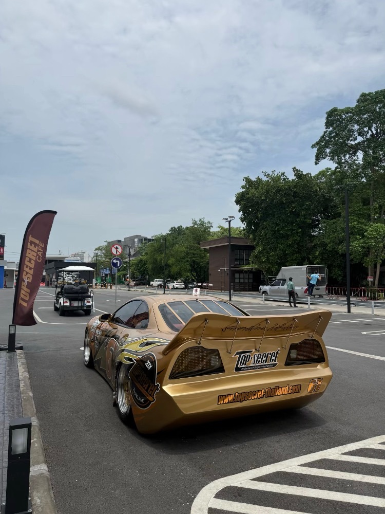 哇，快看，这车会说话！🚗是麦昆呀！有趣的汽车这车有点帅 ​​​