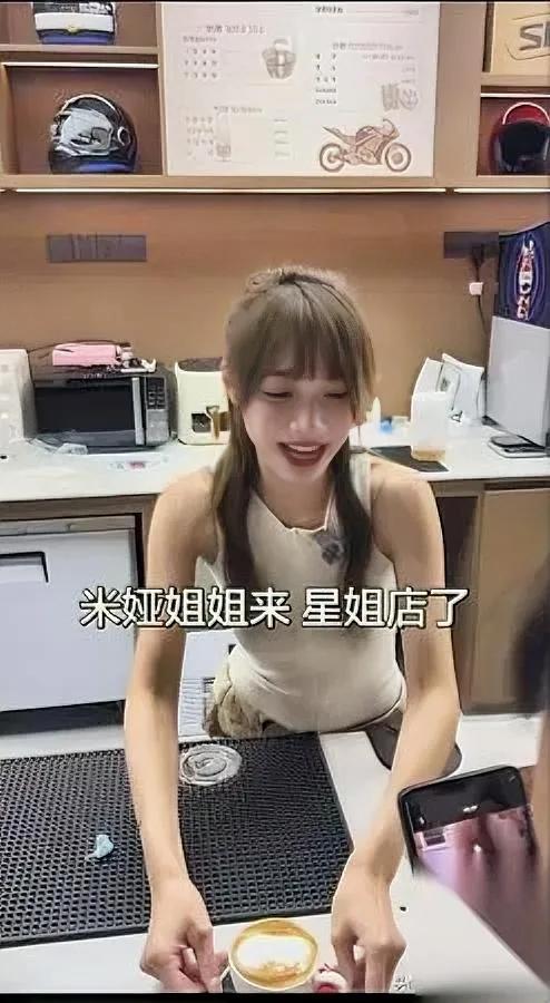 张雪新店开了。

第一个来捧场的，

居然是远在台湾省的头号迷妹米娅？

之前米
