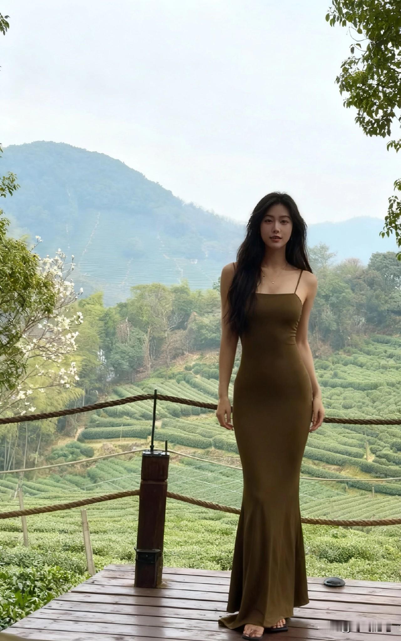 非常喜欢的一段话：
底层立志向来九死一生，
想要出人头地，
逆天改命。
拦你的人