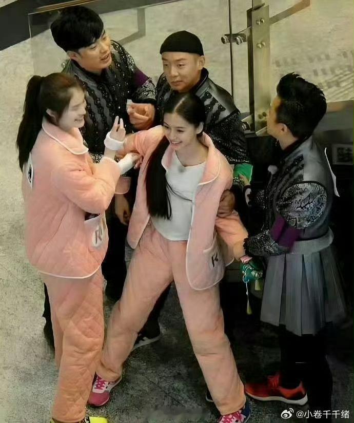 原来以前的跑男是素颜拍摄，就连穿睡衣都那么美 