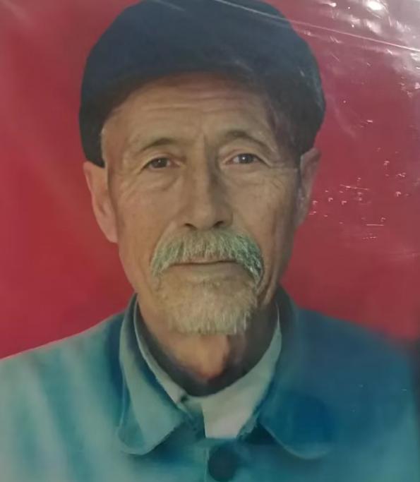 说起被地雷炸死，死得最惨的叫秦老九，下葬时就寻下几截骨头棒儿。
  秦老九约莫三