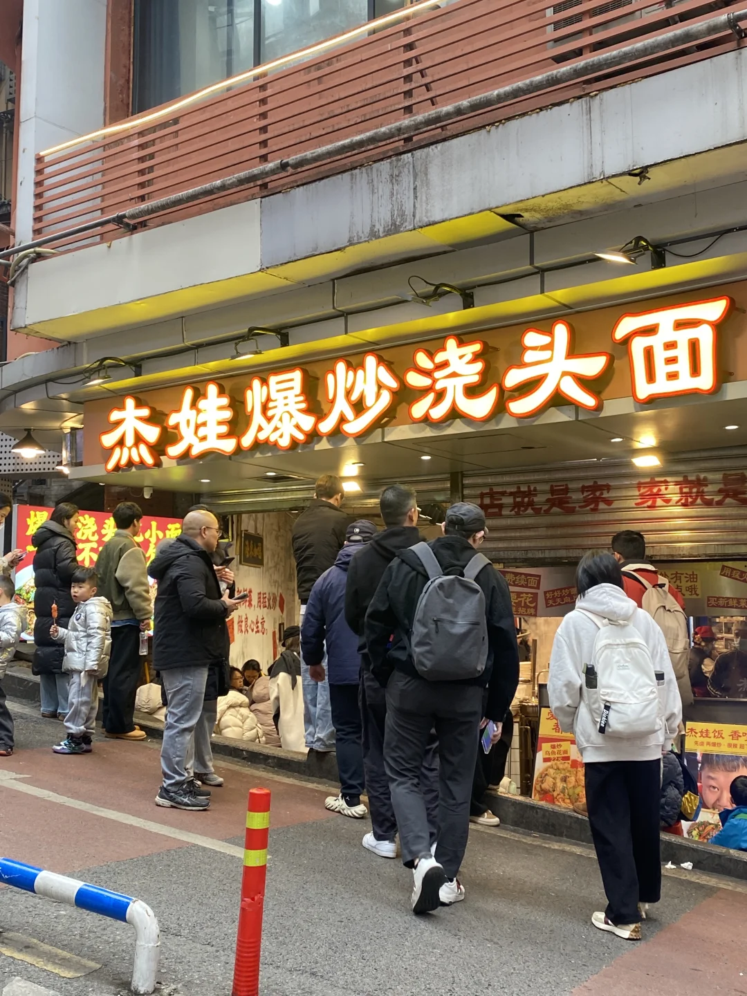 偶遇爆火的面馆，人也太多了吧！