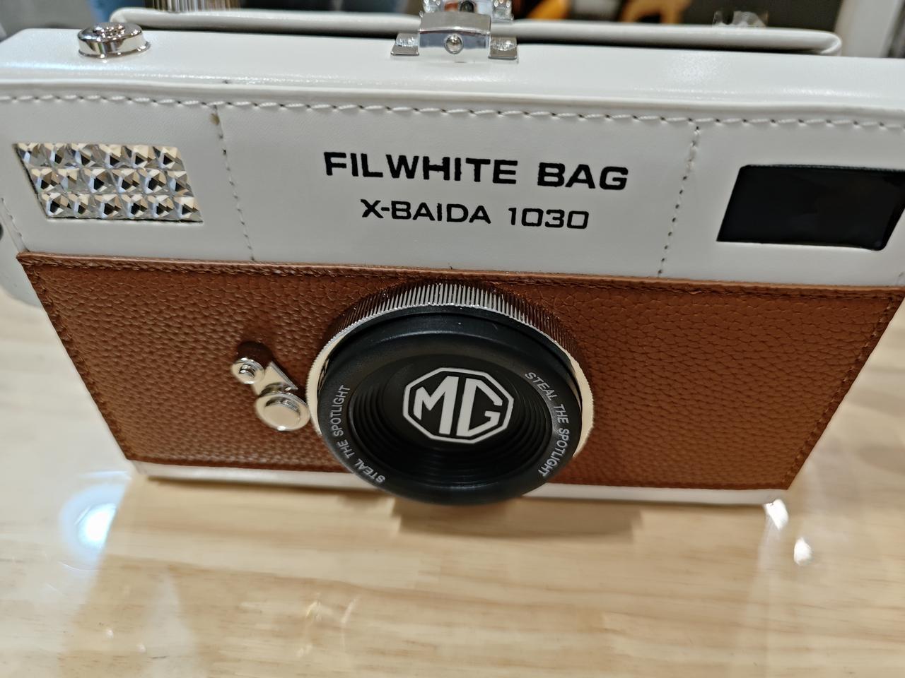 【宠粉福利来袭】
 瞅瞅这台“长得像相机的包”，FILWHITE BAG X -