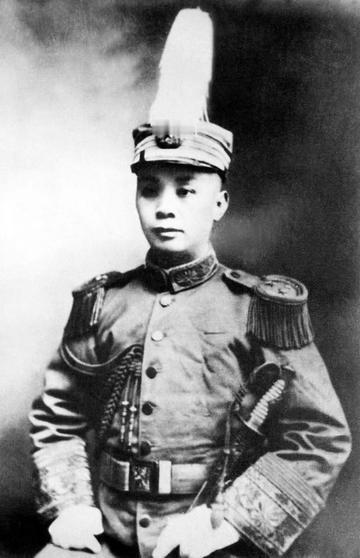 1950年，蒋介石召见谷正伦，质问："我把贵州交给你，你一枪不发就算了，为何还杀