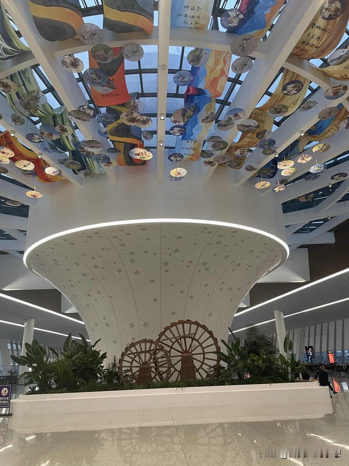 今天的旅程纯属意外，如果不是我家那位颈椎疼的厉害，就不会有这次意外的旅程。

他