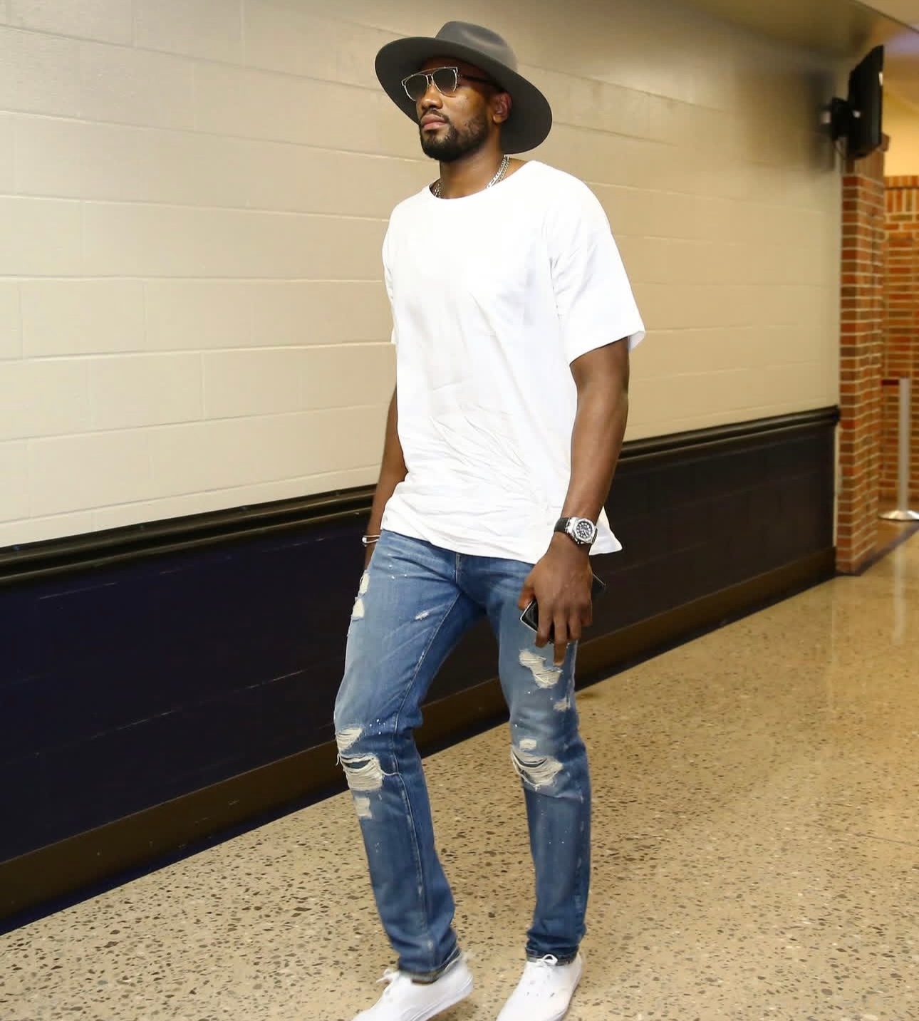 篮天下 经典的时代，简单的穿搭~Images via leaguefits 杨瀚