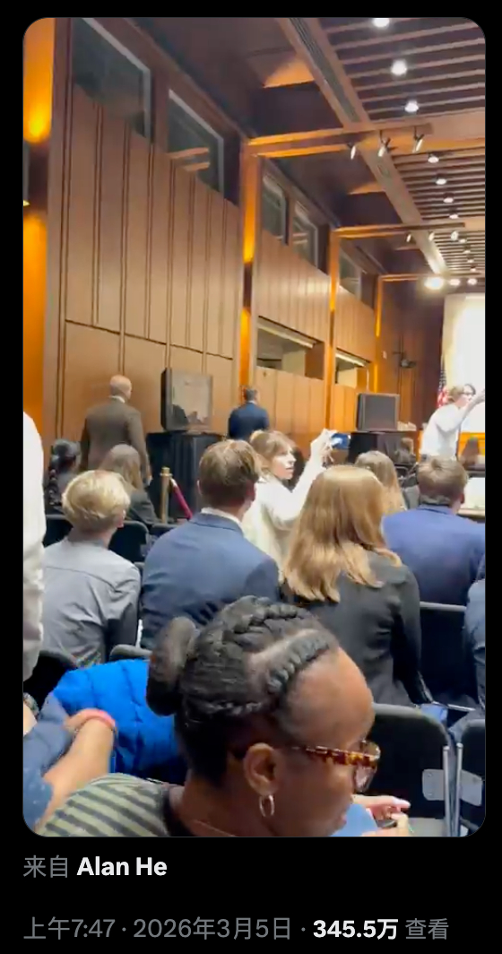 海军陆战队退伍军人布赖恩·麦金尼斯在参议院听证会上抗议，结果在被国会警察和蒙大拿