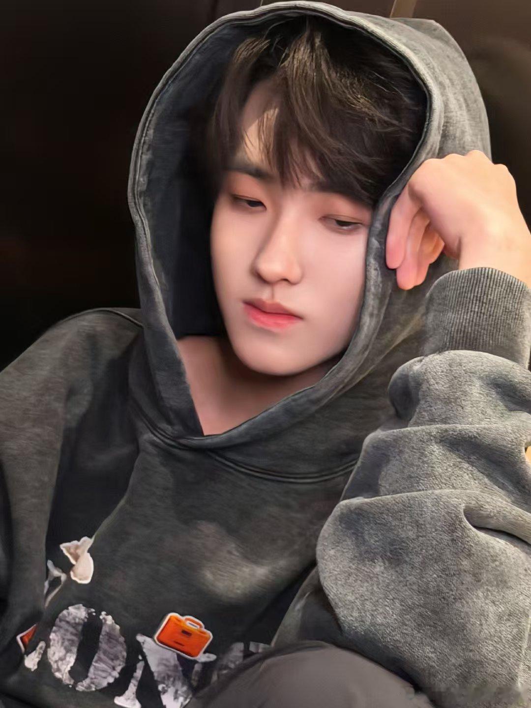 左奇函怼脸自拍营业左奇函怼脸自拍 终于营业啦！ 