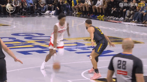 这给了防守犯规阿？？？ 新赛季篮不住 我的观赛搭子