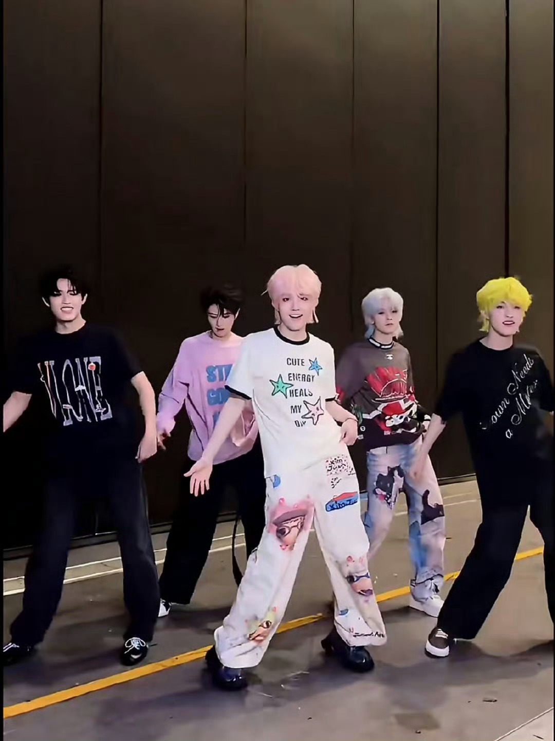 TOP很早之前就有过换番的传言，但sdfj被打假了。现在TOP最新站位变成：苏新