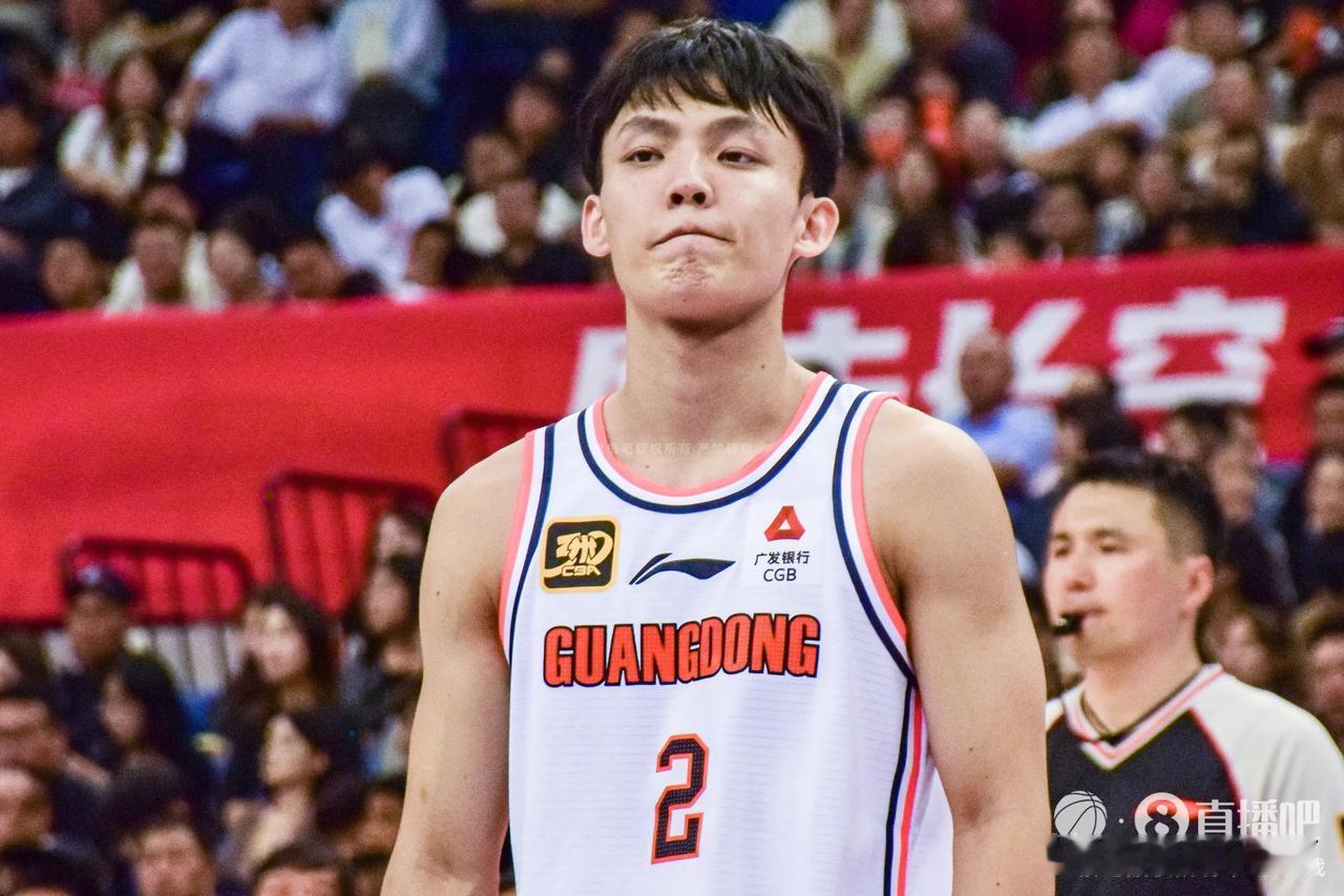 广东92:103不敌广厦，一战彻底看清三名球员
1、胡明轩
第四节一上来三个失误