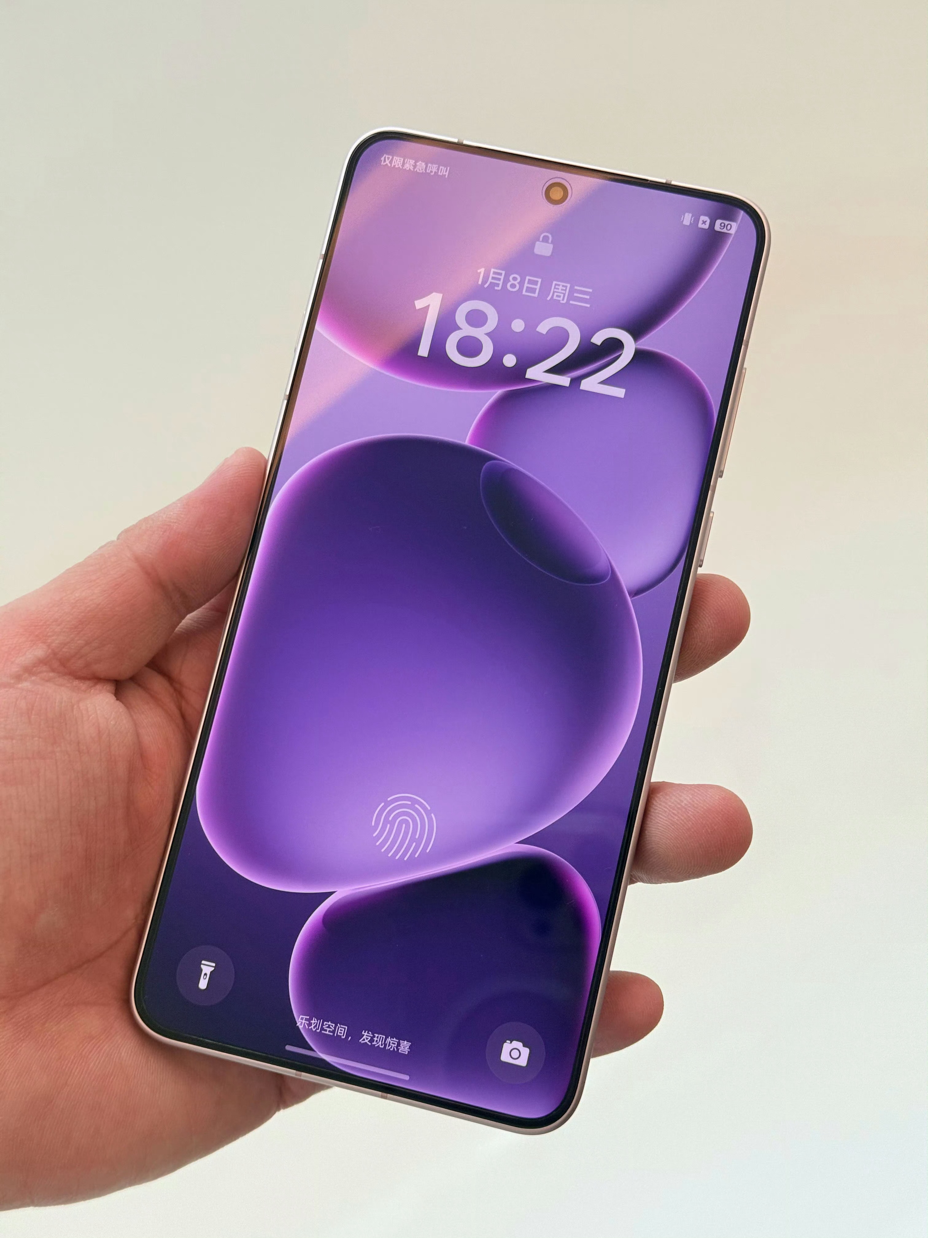 手机曲面屏为什么消失了因为直屏更耐看，图是即将发布的OPPO Find X8 U