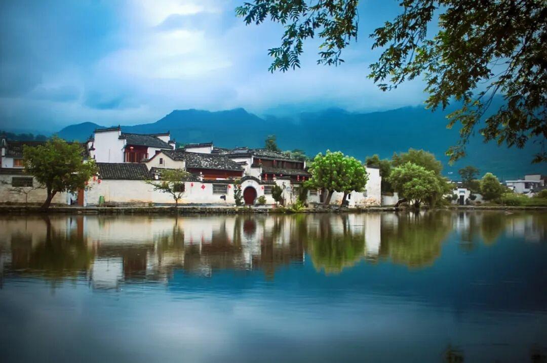 【05.31修身心语】
您好！
观察身边的人发现：那些走到哪里都有人帮的人，不是