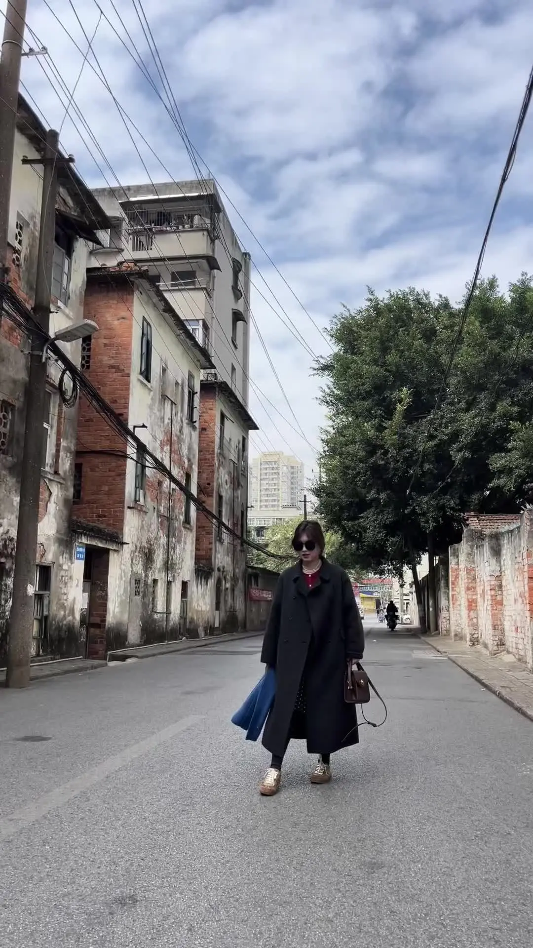 就算你留恋开放在水中娇艳的水仙，别忘了山谷中寂寞的角落深处，野百合也有...