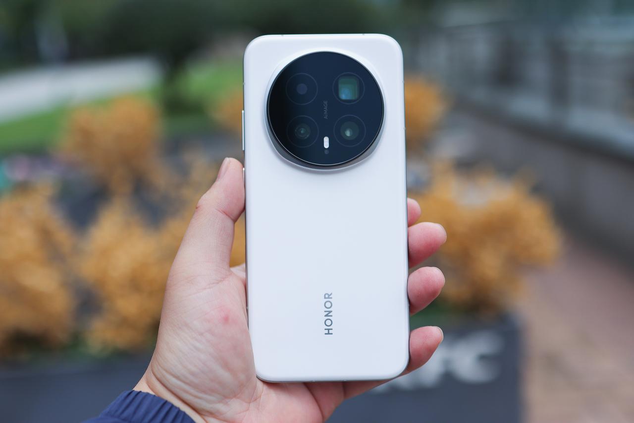 荣耀现阶段最强旗舰，只认Magic8 Pro，其他全是凑数的。

同品牌里比性能