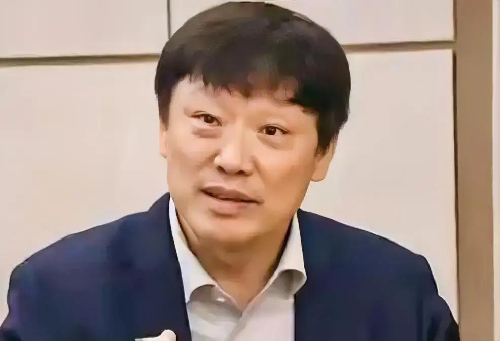 胡锡进这回明显拿捏住了分寸！他称“等你回北京的时候咱们再好好聊”，对方称“三十年