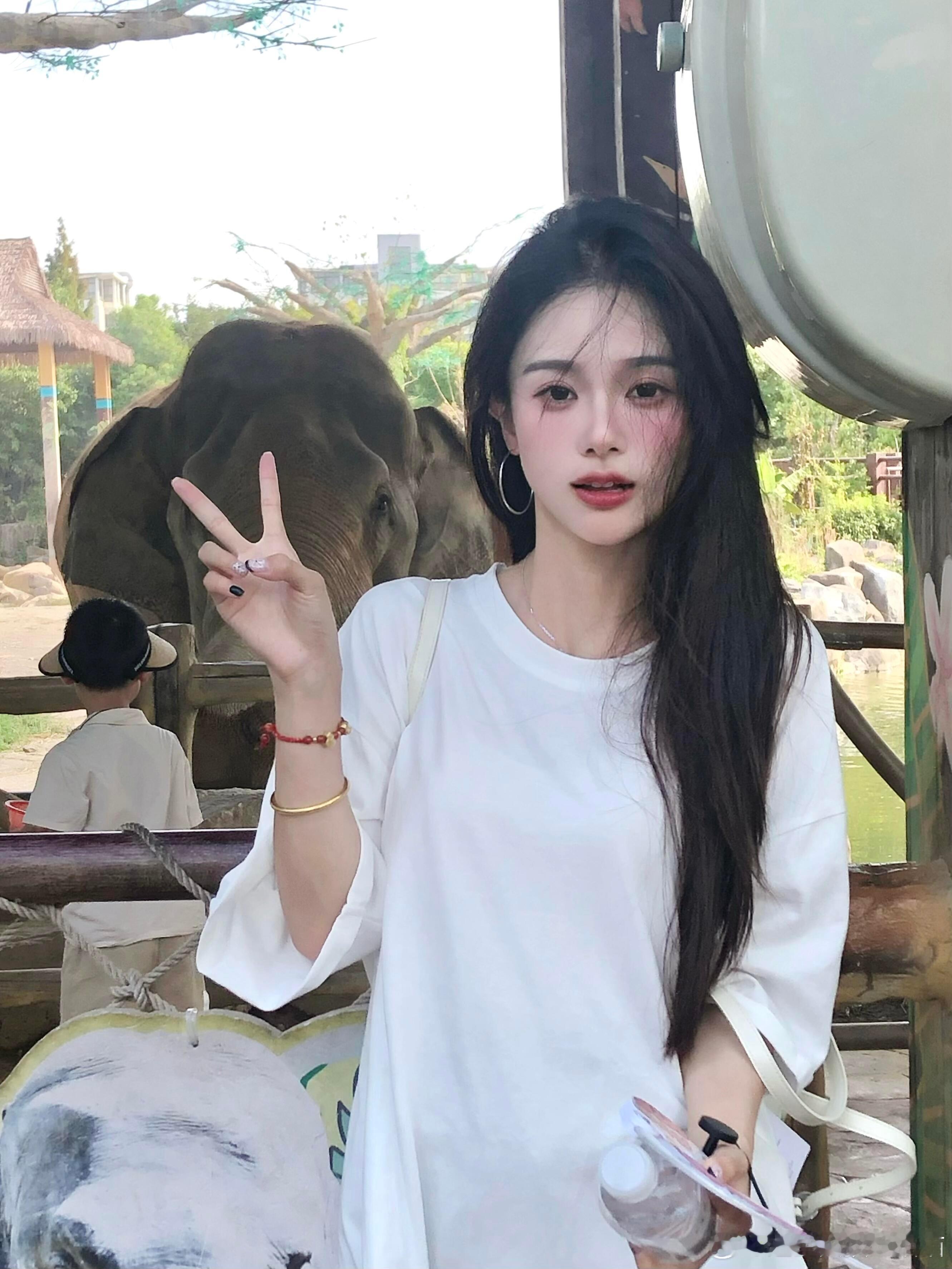 很喜欢的一段话：“如果以后，我们没有联系了，希望你无论在哪，听到我名字的时候，你