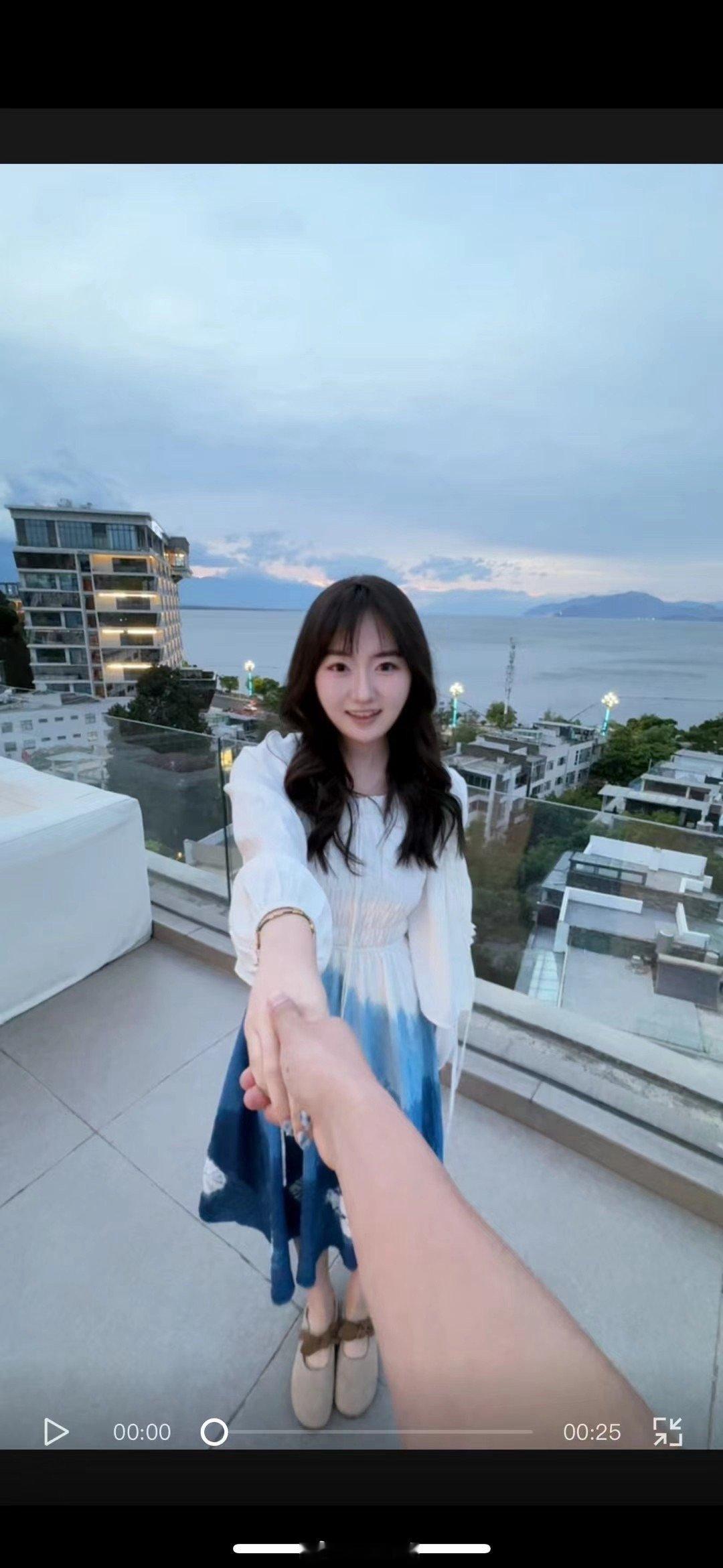 敏哥是我最好的饭搭子和拍照搭子哈哈哈[送花花]两个都不会做饭 每天都去各种探店找