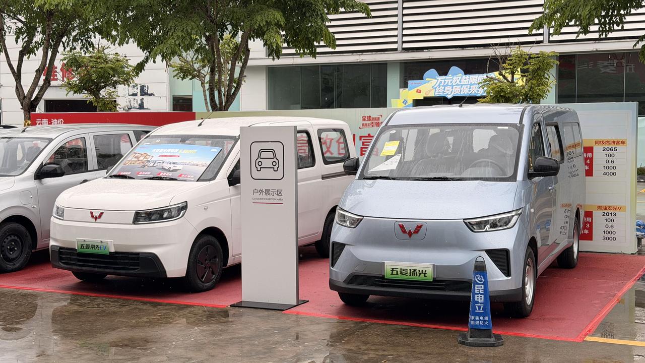 突然好想买一台工具车
插混的小面包，能跑远一点
后尾门开口够宽
我想摆拍摄的摇臂