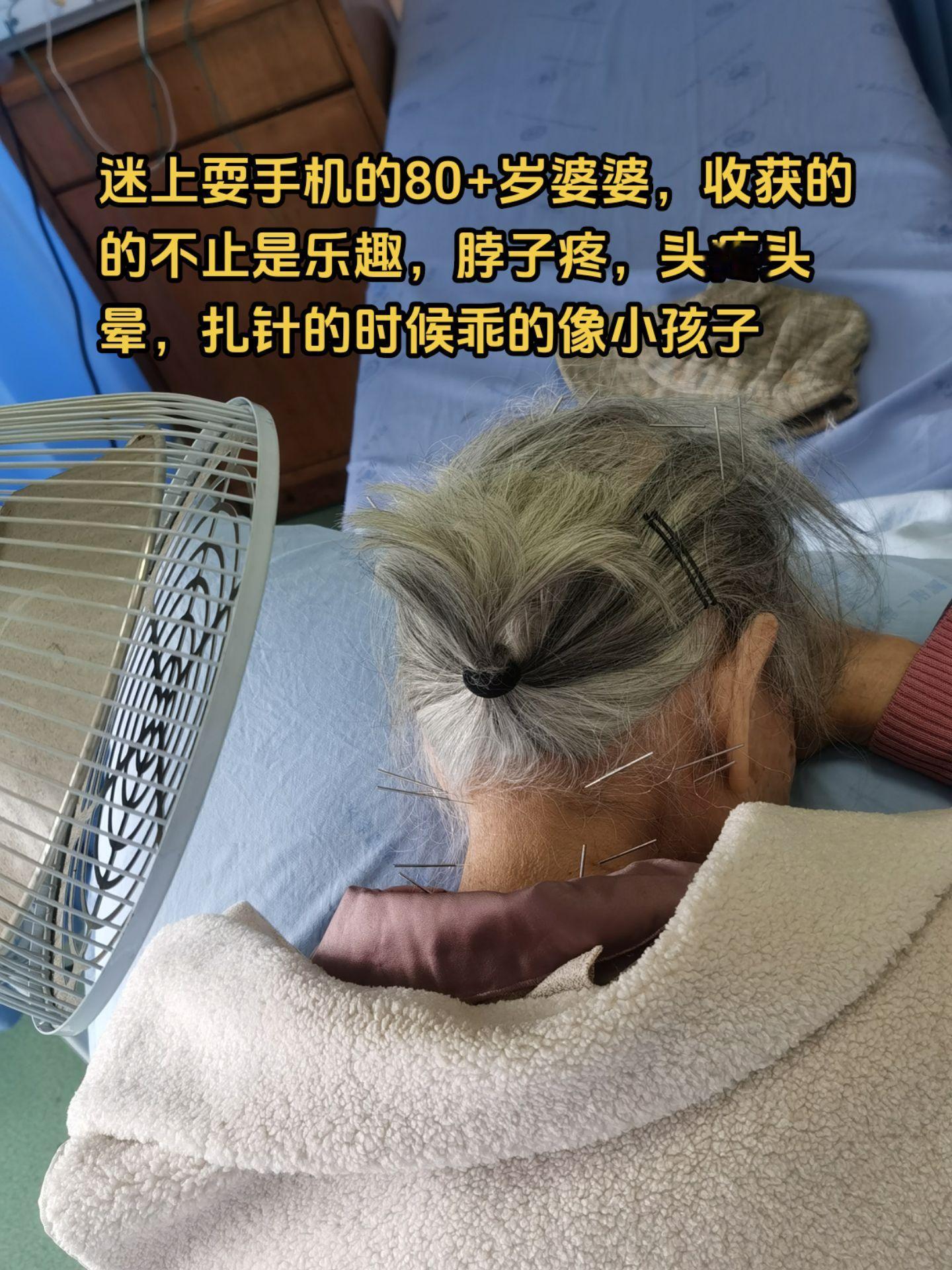 每天5部手机一字排开检阅，比程序员还溜溜溜，快乐是有的，烦恼也不缺席...