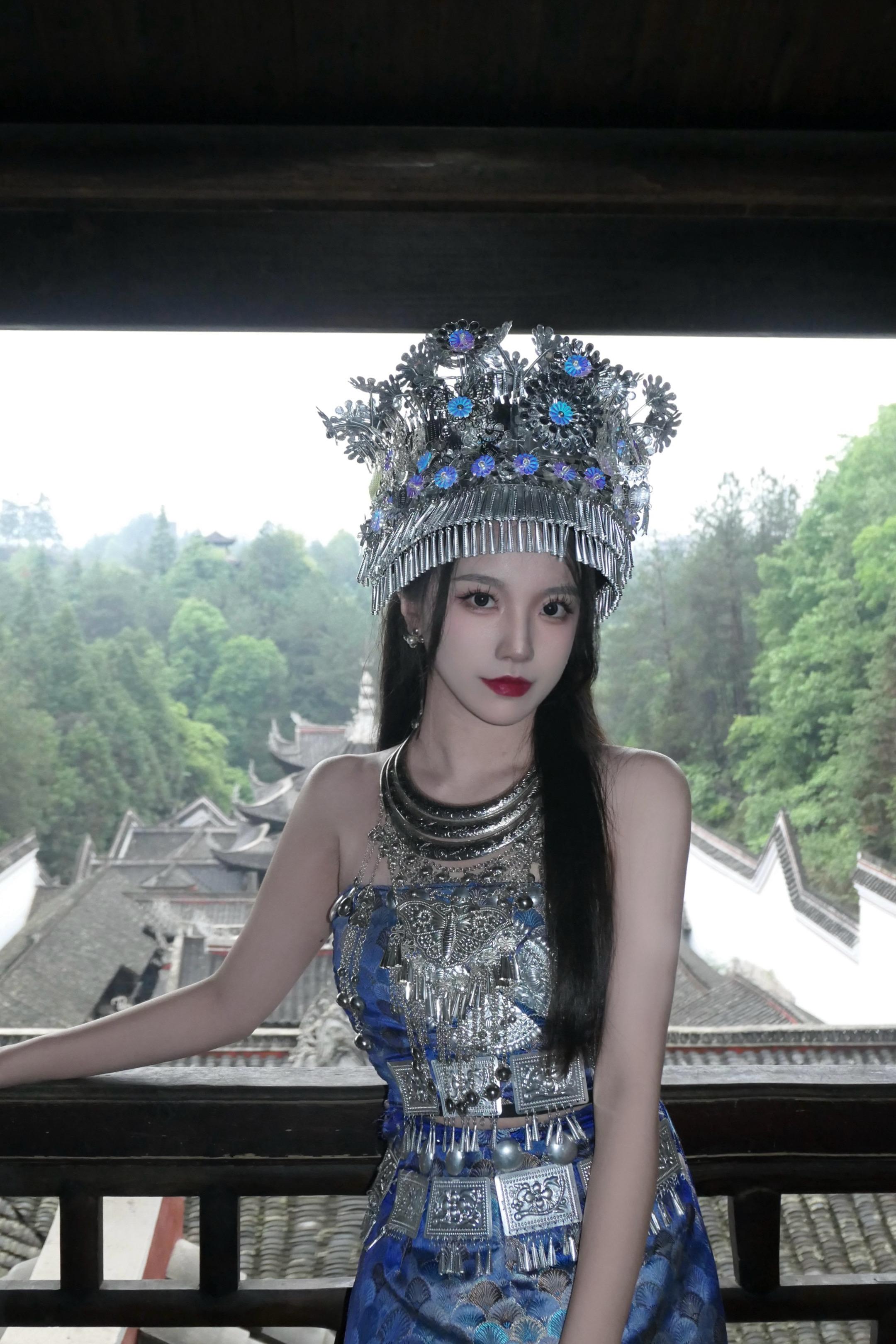 落花雨不停，湘女总多情。