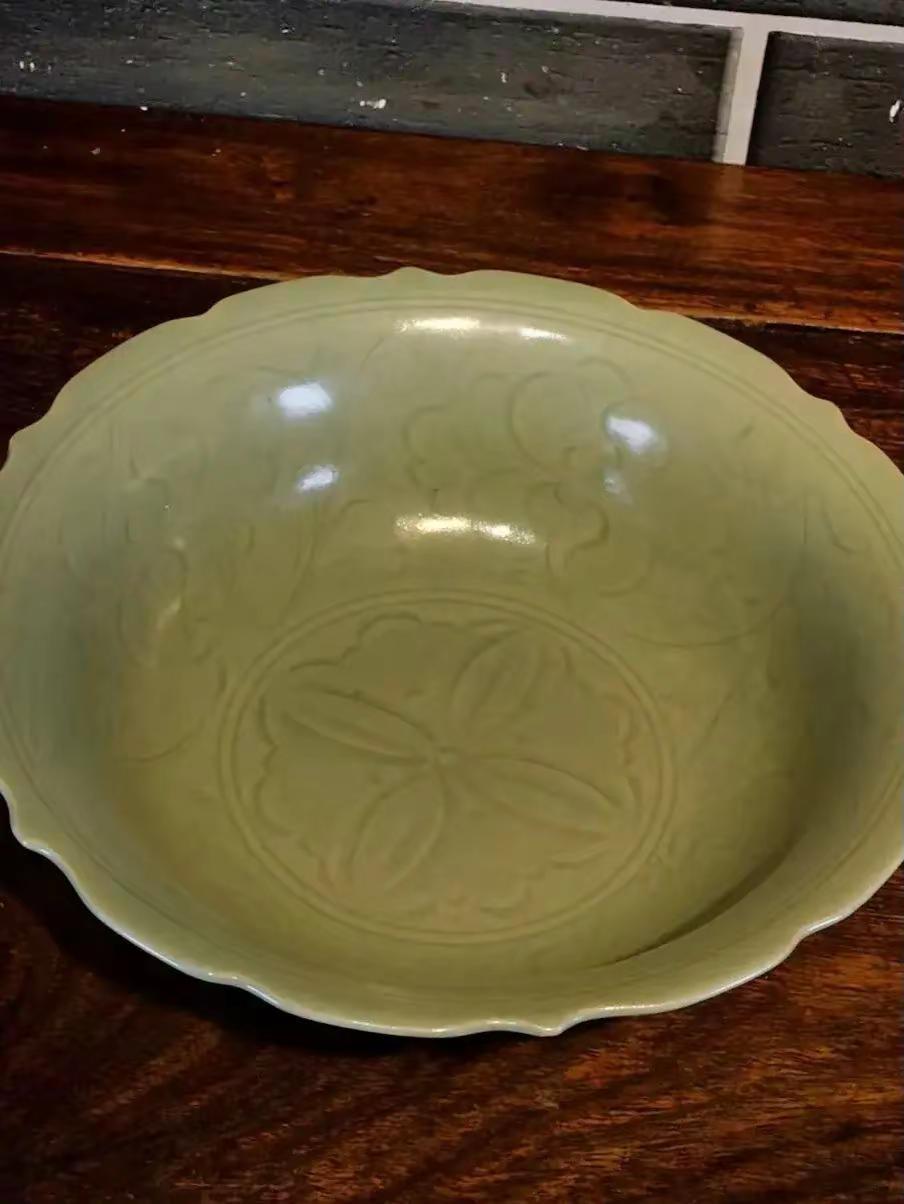 南宋龙泉窑刻花碗！